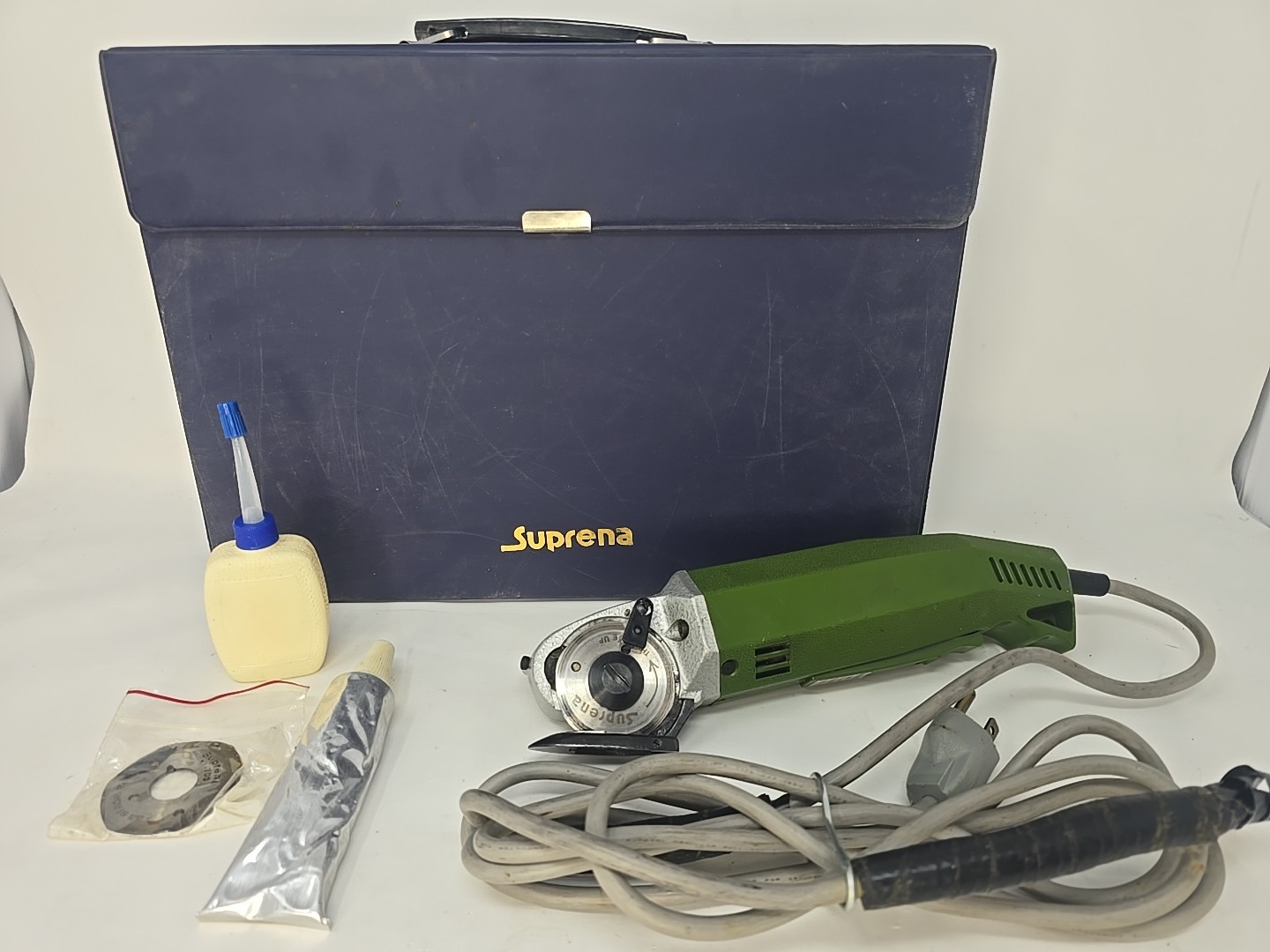SUPRENA HC-1007A Mini Round Knife Fabric Air Cutter Machine W Box & Accessories