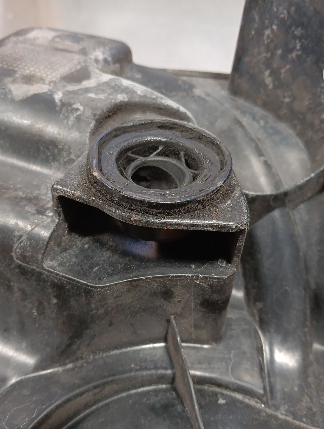 SMART FOR TWO BRABUS 2009 W451 1.0L ENGINE AIR INTAKE RESONATOR A132 090 04 04
