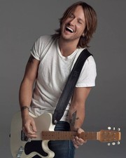 GLOSSY PHOTO PICTURE 4x6 Keith Urban Smiling With His Guitar