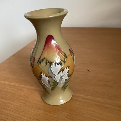 MOORCROFT KLEINE VASE MAGIC TOADSTOOL 2009