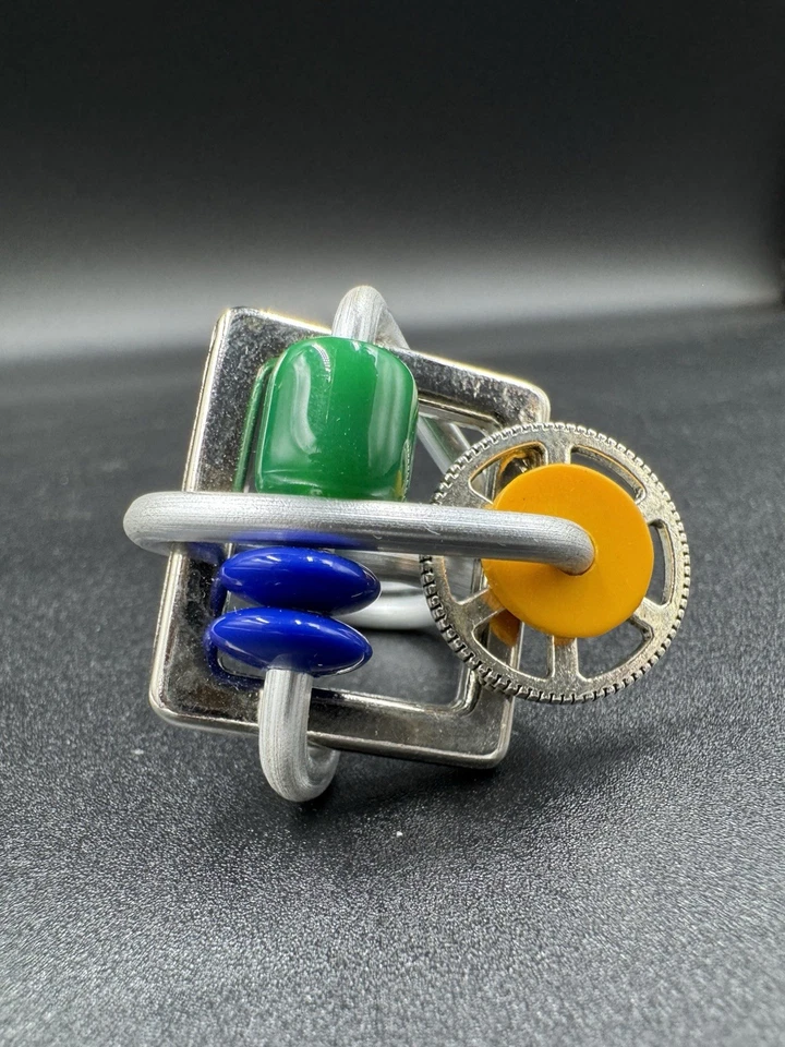 Anillo rompecabezas de aluminio inspirado en la Bauhaus hecho a mano diseñador argentino multicolor casi nuevo Foto 3 de 4