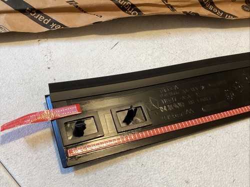 2008-2020 Town And Country Caravan Sliding Door Outer Appliqué 05020666AA - Bild 6 von 6