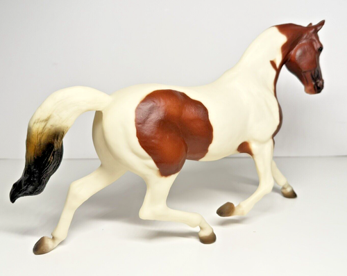 Breyer Horse Misty's Twilight Chestnut Tobiano #470 - Picture 12 of 18