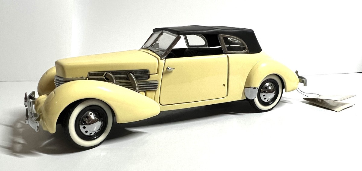 1937 Cord 812 Phaeton Coupe Convertible Yellow Franklin Mint 1:24