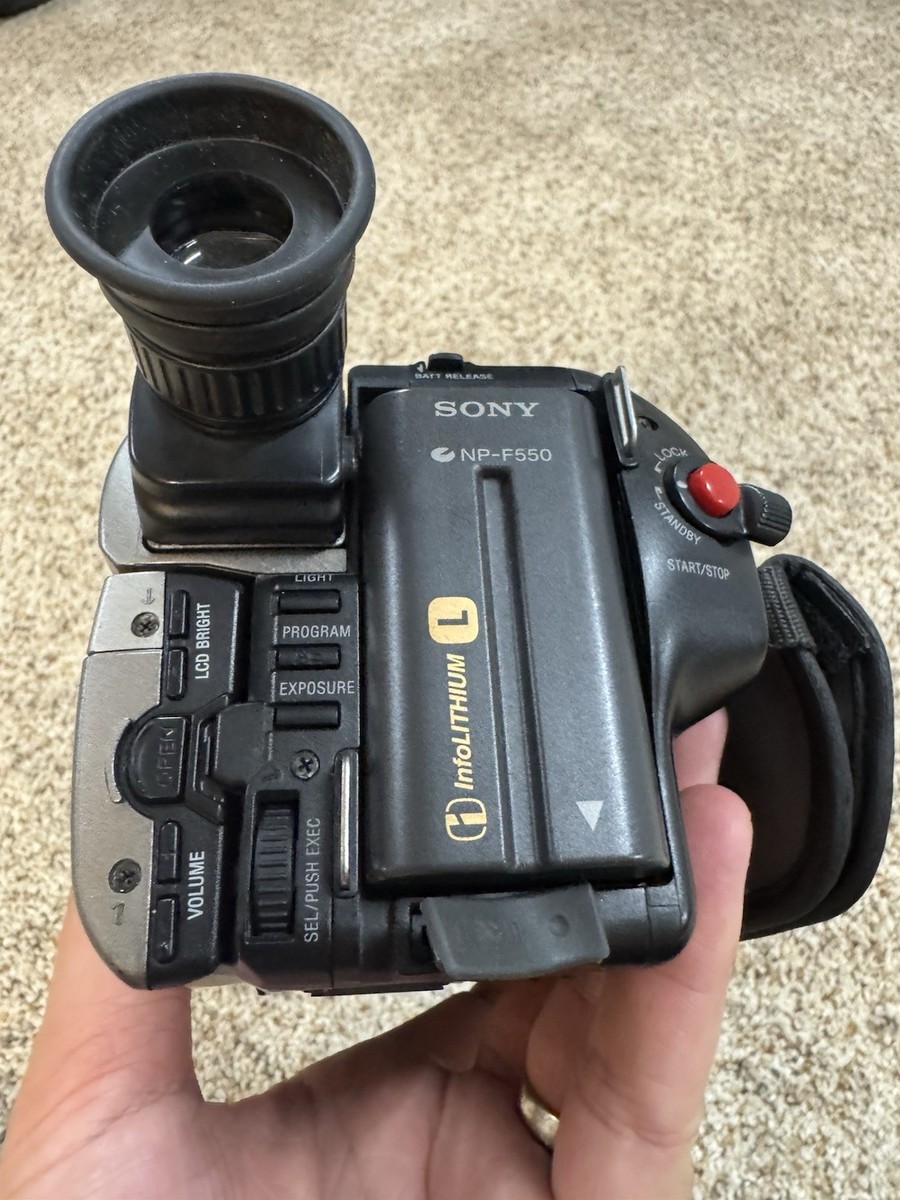 Sony Handycam CCD-TRV43 Hi8 330x Digital Zoom Video Camera