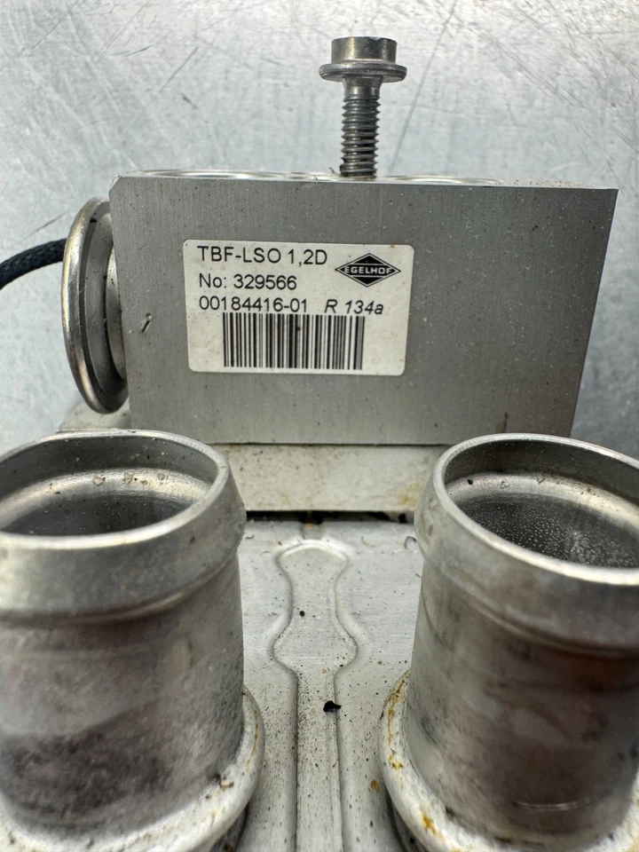 Porsche Panamera 2010-2016 enfriador de batería evaporador intercambiador de calor 97057348100 Foto 3 de 4