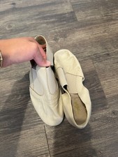 Leo's tan jazz shoes size 7