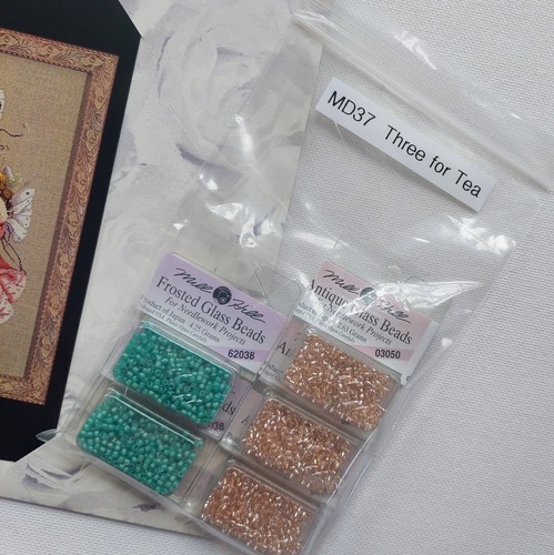 Paquete de tres gráficos y adornos de punto de cruz con cuentas de té diseños Mirabilia - Imagen 11 de 23