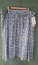 David Nieper Women's Skirt Size 22 Length 32" Zipped At Back.