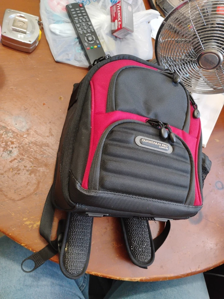 QUANTARAY PRO, DE NANEU PRO, MOCHILA CÁMARA RESISTENTE Bolso, Rojo y Negro, Gr8Cond Foto 2 de 4