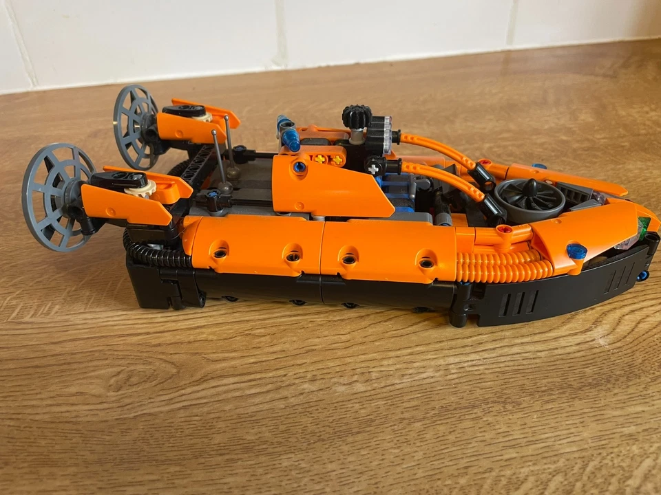 LEGO Technic 42120 Rescue Hovercraft, photo 1 of 5