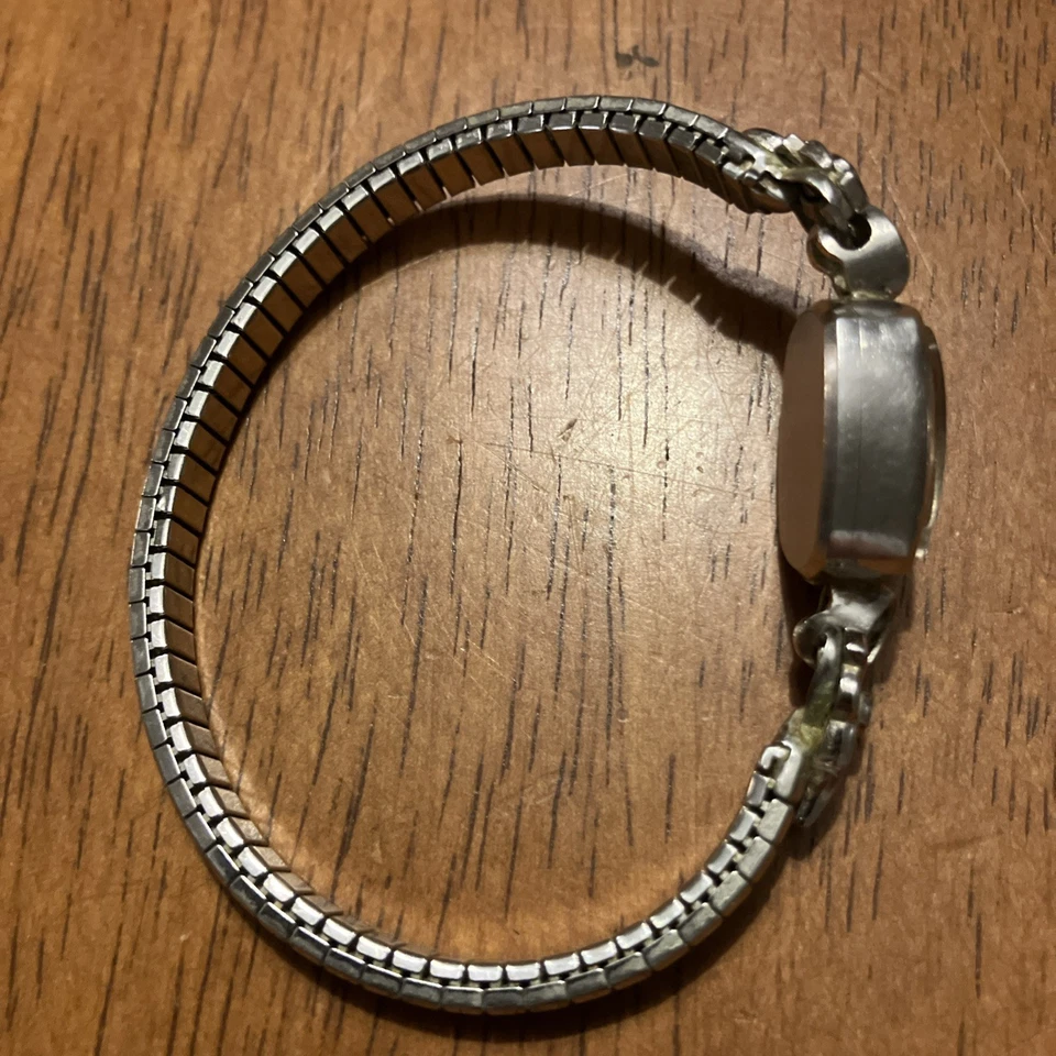 Relógio de pulso feminino vintage Omega folheado a ouro branco 14k - Imagem 3 de 4