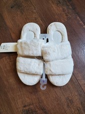 Stars above faux fur royal white slippers Size 6 NWT