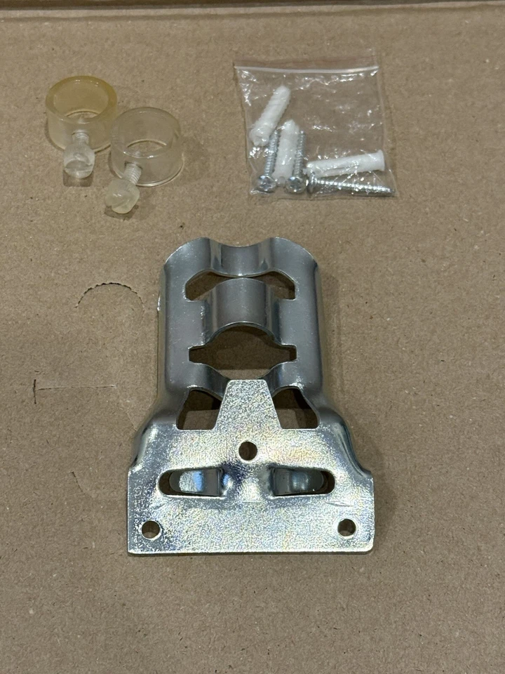 Soporte para asta de bandera Valley Forge Flag Co. - Soporte de pared de metal con herrajes Foto 3 de 4