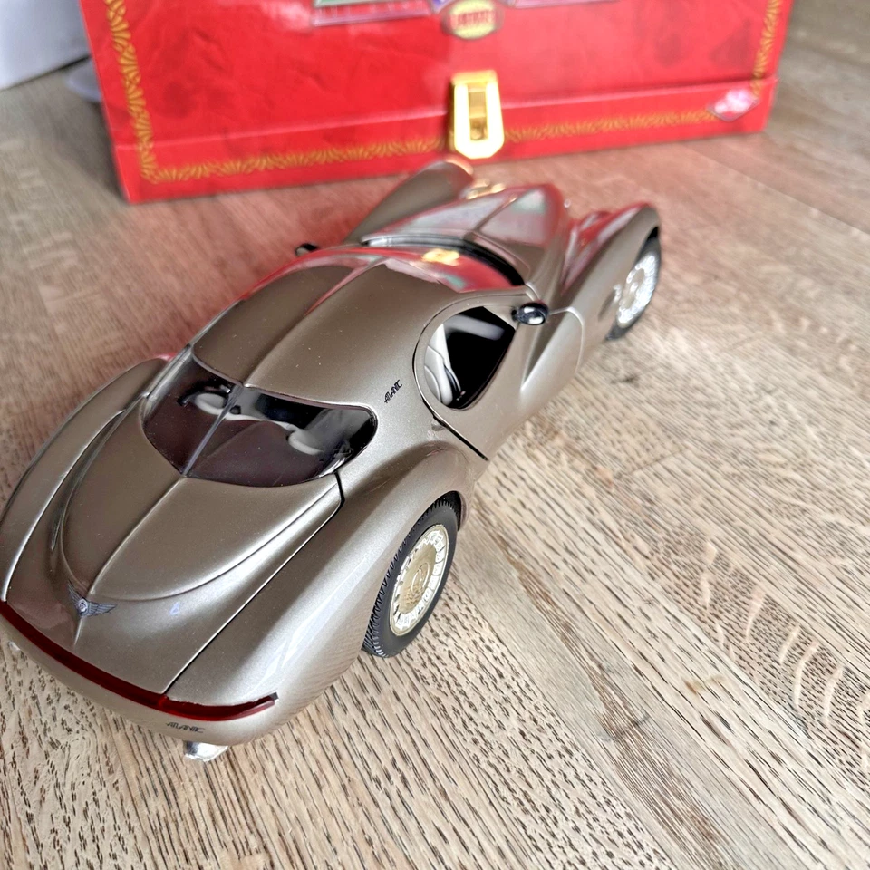 Chrysler Atlantic Concept Top Line 1:18 Scale Diecast Model by Guiloy - Image 3 of 4