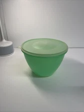 Tupperware Crisp-It Lettuce Keeper Jadeite Green #679-3 w/Lid