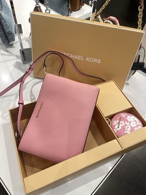 NWT michael kors Trisha Pebbled Leather Crossbody Bag With Pouch