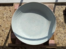 12" Arita-yaki 華山 Kazan Kiln Celadon Charger With Incised Flowers Japanese