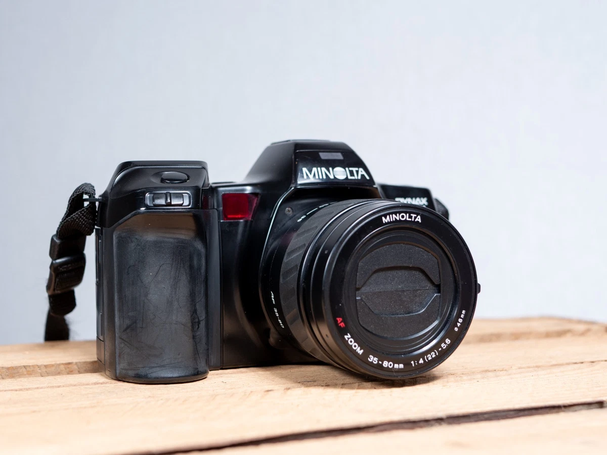 Lot 33 - A Minolta Dynax 7000i 35mm SLR Camera