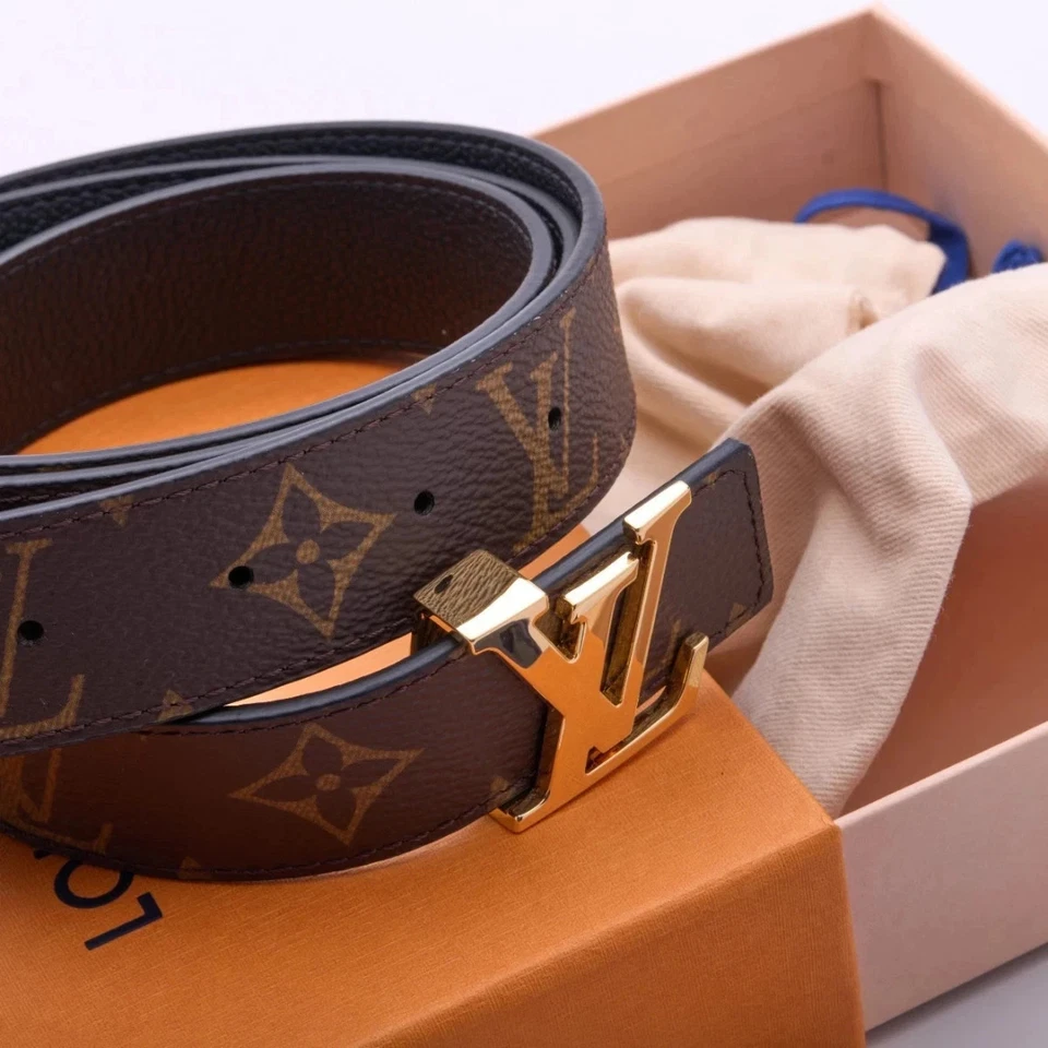 Cinturón Louis Vuitton para hombre con monograma color arena con hebilla dorada brillante (usado) Foto 2 de 4