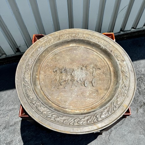 Embossed Platter Horse Carriage Brass Plate Vintage Large Hammered - Picture 2 of 11