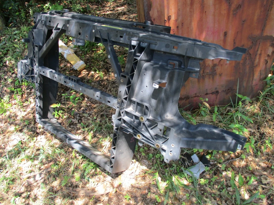 Soporte radiador Nissan Titan 2004 2005 2006 2007 2008 2009 2010 OEM Foto 2 de 4