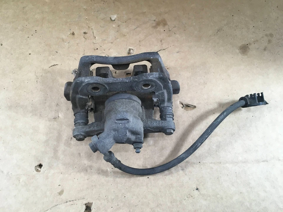 Pinza de freno para pasajero trasero derecho Land Rover Range Rover HSE 2010-2012 OEM. Foto 3 de 4