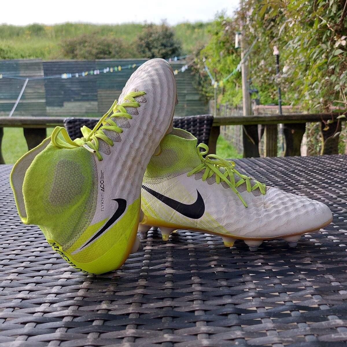 Nike Magista Obra II SG-Pro ACC - White/Volt - UK 6.5 / US Nike Magista Obra II SG-Pro ACC - White/Volt - UK 6.5 / US