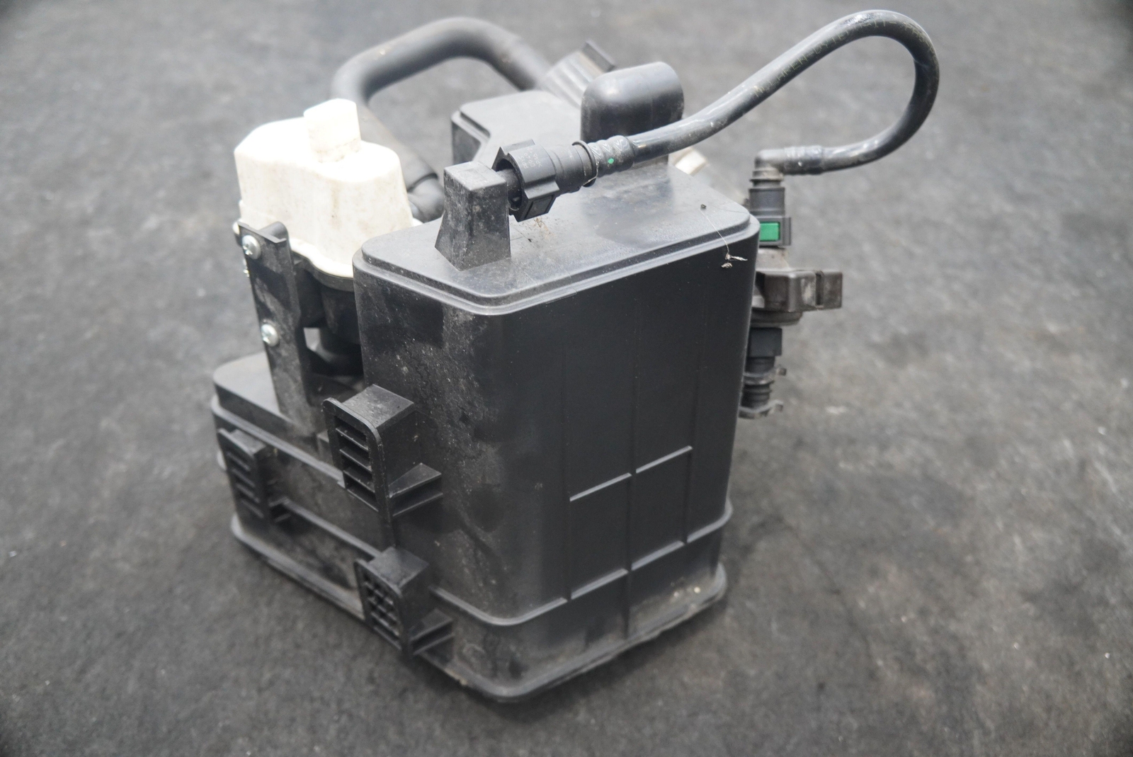 Fuel Vapor Charcoal Canister Evaporator 14K0053CP OEM McLaren 720S 2018