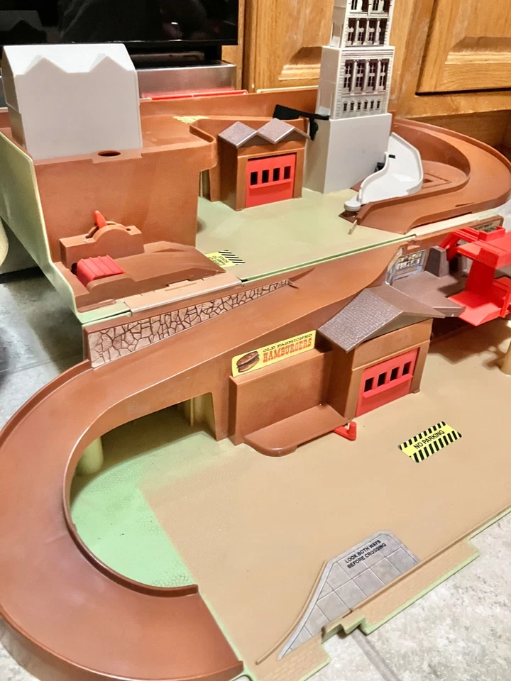 Mattel Hot Wheels City & Construction Site Sto N Go Lot Of 2 Playsets 1980 & 82 - Image 4 of 4