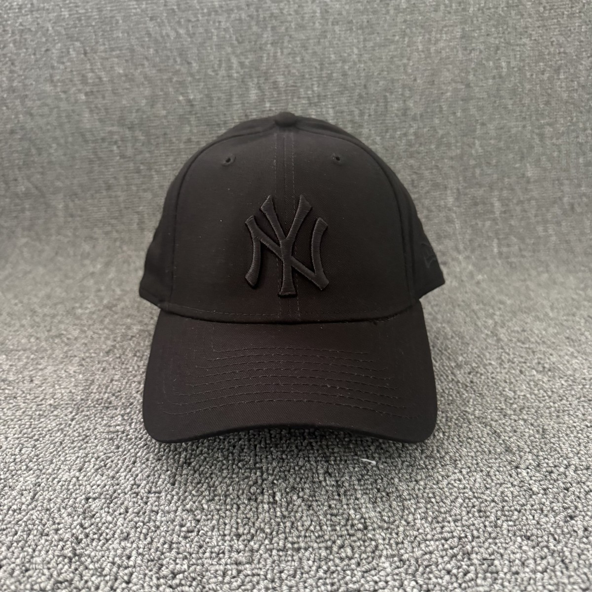 New Era New York Yankees MLB Black Strapback Cap Tonal Logo
