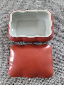 Vintage Amita Porcelain Jewelry Box Powder Box Trinket Keepsake Jar w Lid NICE