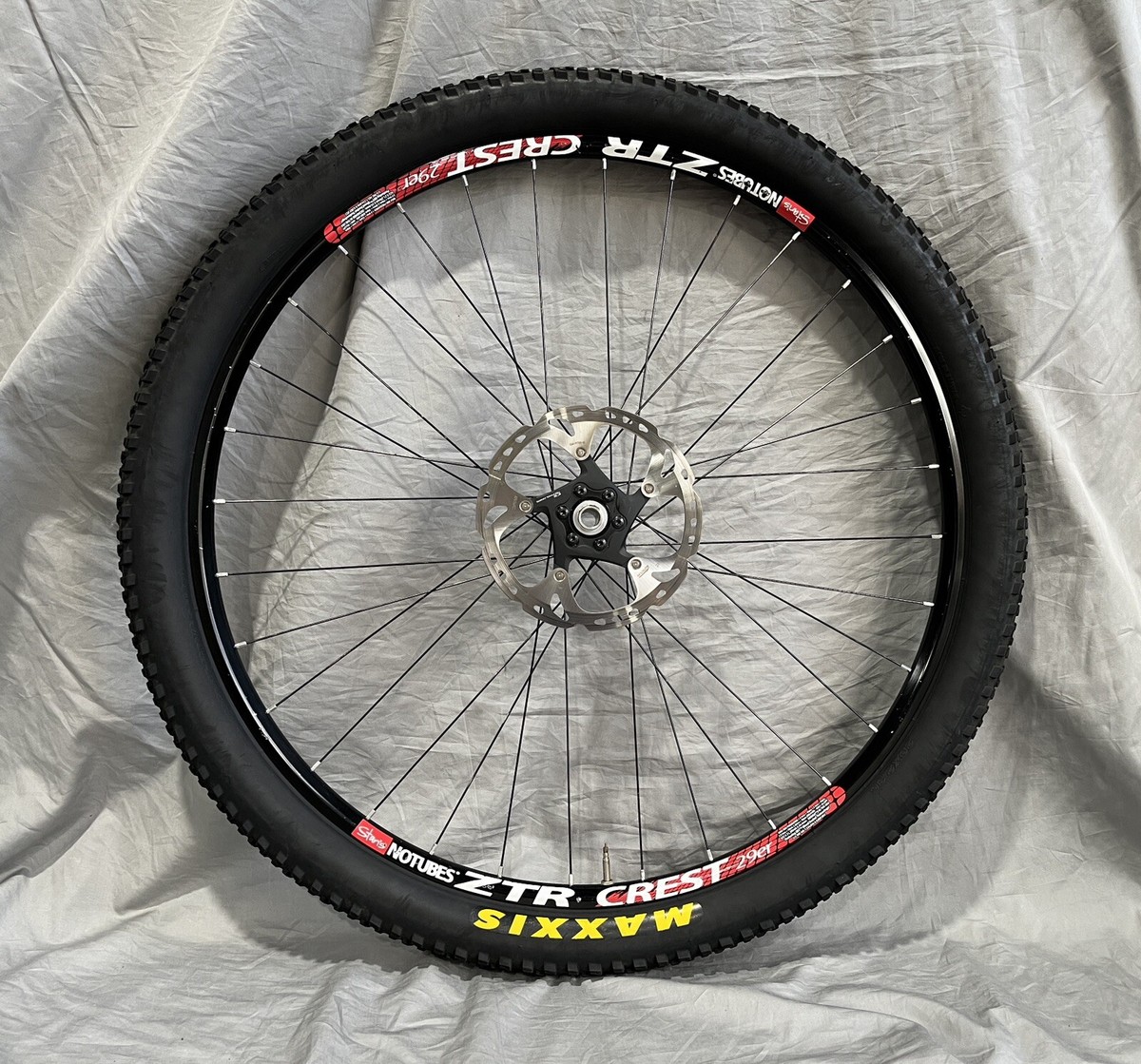 Stan's NoTubes 3.30 Hubs/ZTR Crest 29er Wheelset 142/12mm Stan's NoTubes 3.30 Hubs/ZTR Crest 29er Wheelset 142/12mm