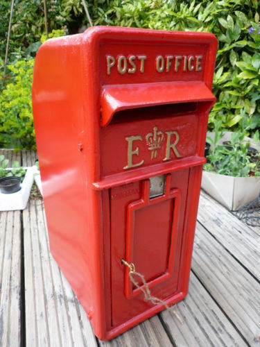 ER-Royal-Mail-Post-Box-ER-II-Pillar-Box-Red-Cast-Iron-Post-Box-Post-Office-Box