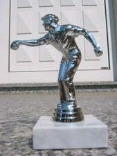 PP366 Pentanque/Bosseln Herren Figur Trophäe Pokale inkl Gravur Pokal Restposten