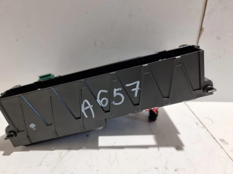 BMW X3 Power Distribution Fuse Box Module Front 2.0Diesel 2013 F25 OEM 925946701 - Image 3 of 4