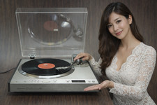 Pioneer PL-630 vintage turntable w/ original headshell - works w/issue -AS IS