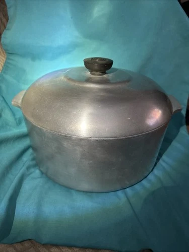 Vintage Maganalite GHC 5 Quart Dutch Oven 5248.