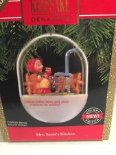 1990 Hallmark light and motion Mrs. Santass Kitchen