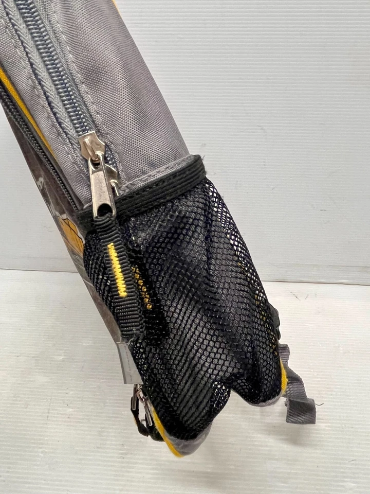 Mochila excavadora John Deere gris y amarilla para niños Foto 4 de 4