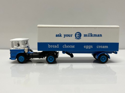 EFE 22101 - AEC ERGO ARTIC 1 AXLE BOX VAN EXPRESS DAIRY - Boxed - Picture 11 of 16