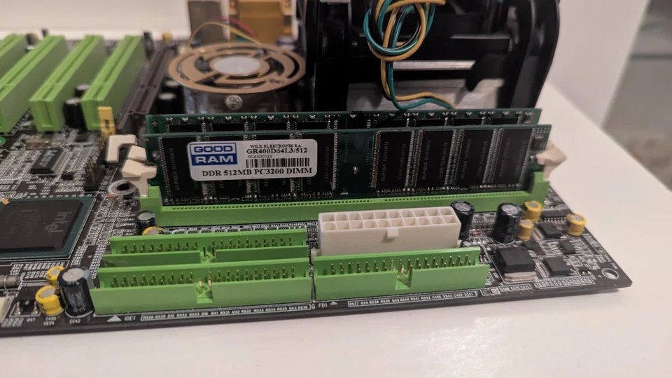 Chaintech Zenith 9EJS1-00ZCC mit Intel Celeron 2,8 und 2x512MB Ram Sockel 478 - Bild 3 von 4