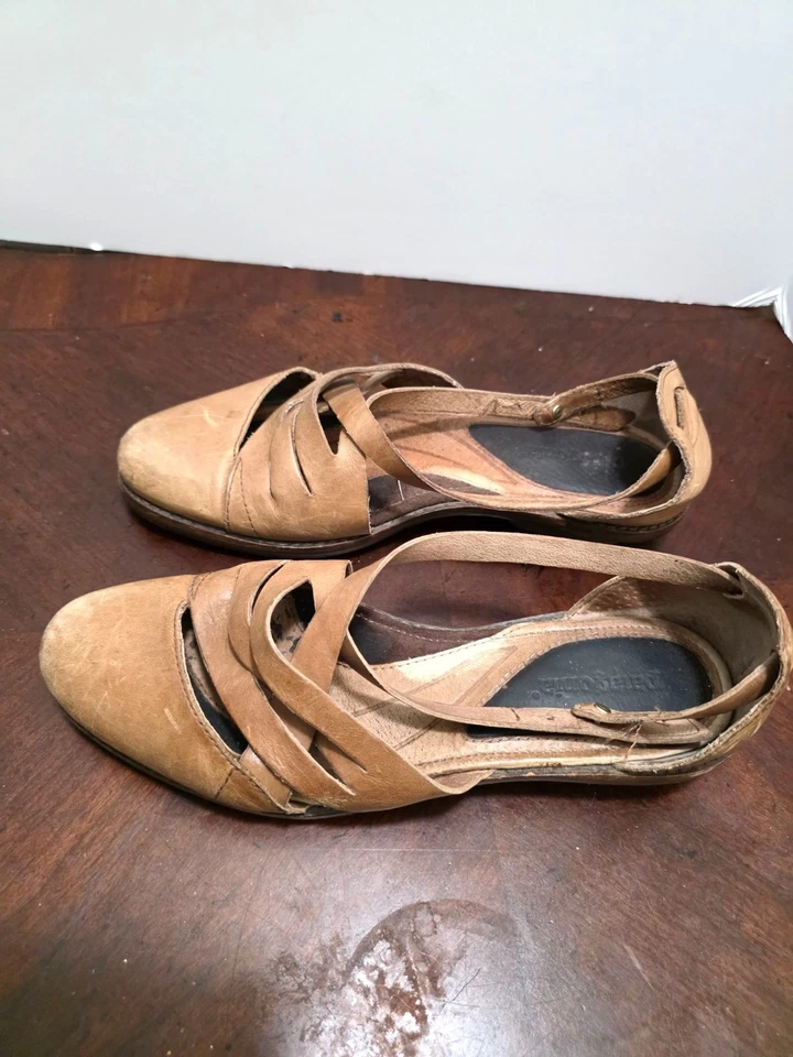 Sandalias para mujer Patagonia Mary Jane de cuero tostado con tiras cierre de hebilla talla 8 Foto 4 de 4