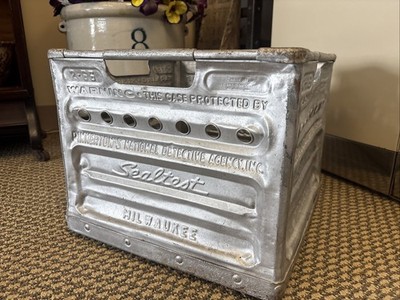 ビンテージ vintage l milk crate Vintage Metal Milk Crate Sealtest Dairy Pinkerton Detective Box