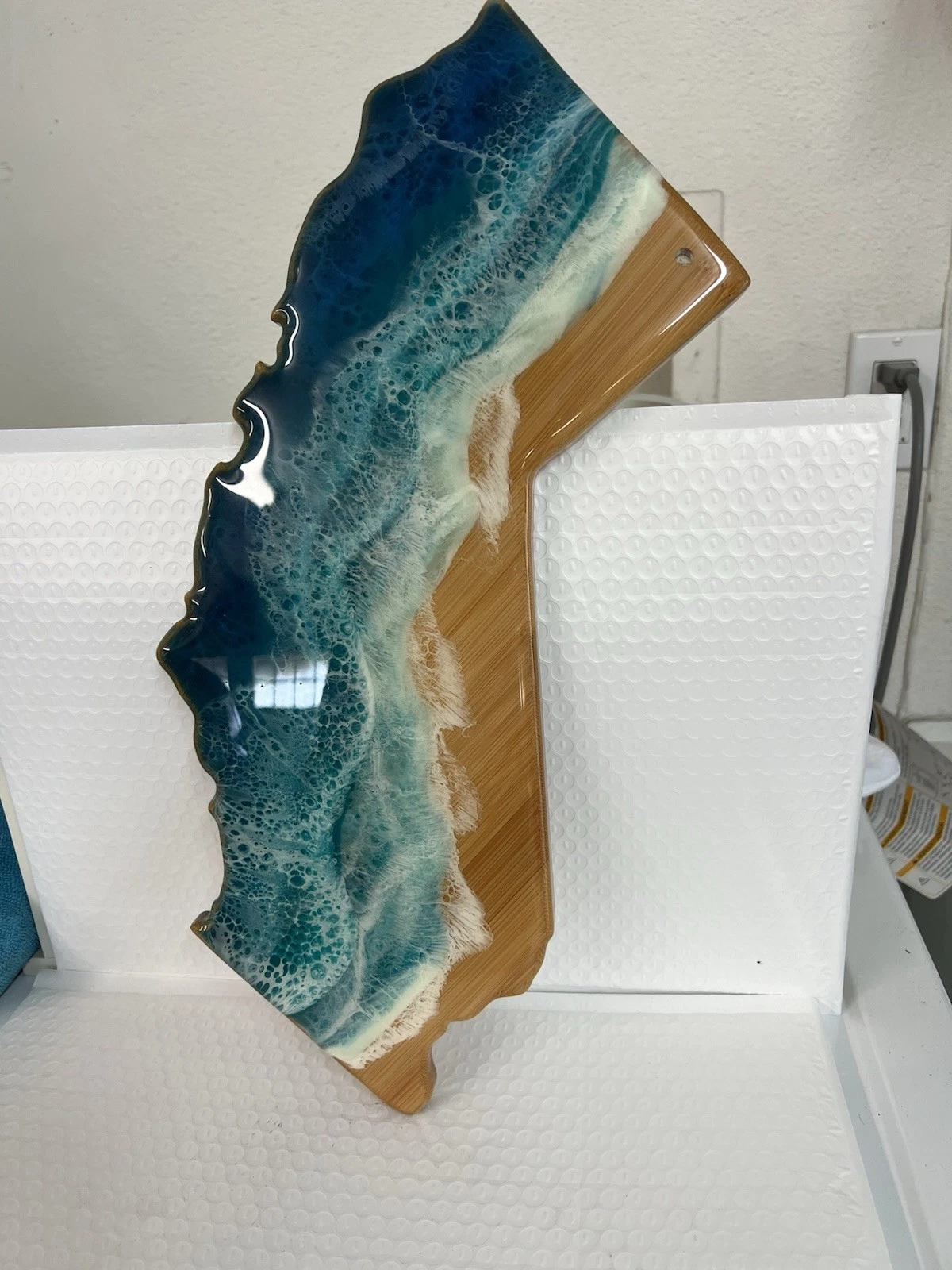 California Waves~ Bamboo~Resin Charcuterie/Cheese Cutting Board 17.5”x6.5”~ New
Opens in a new windo
