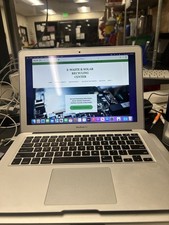 MacBook Air inizio 2015 13" (i5 5a generazione/1,8 GHz/8 GB/256 GB SSD/Catalina)