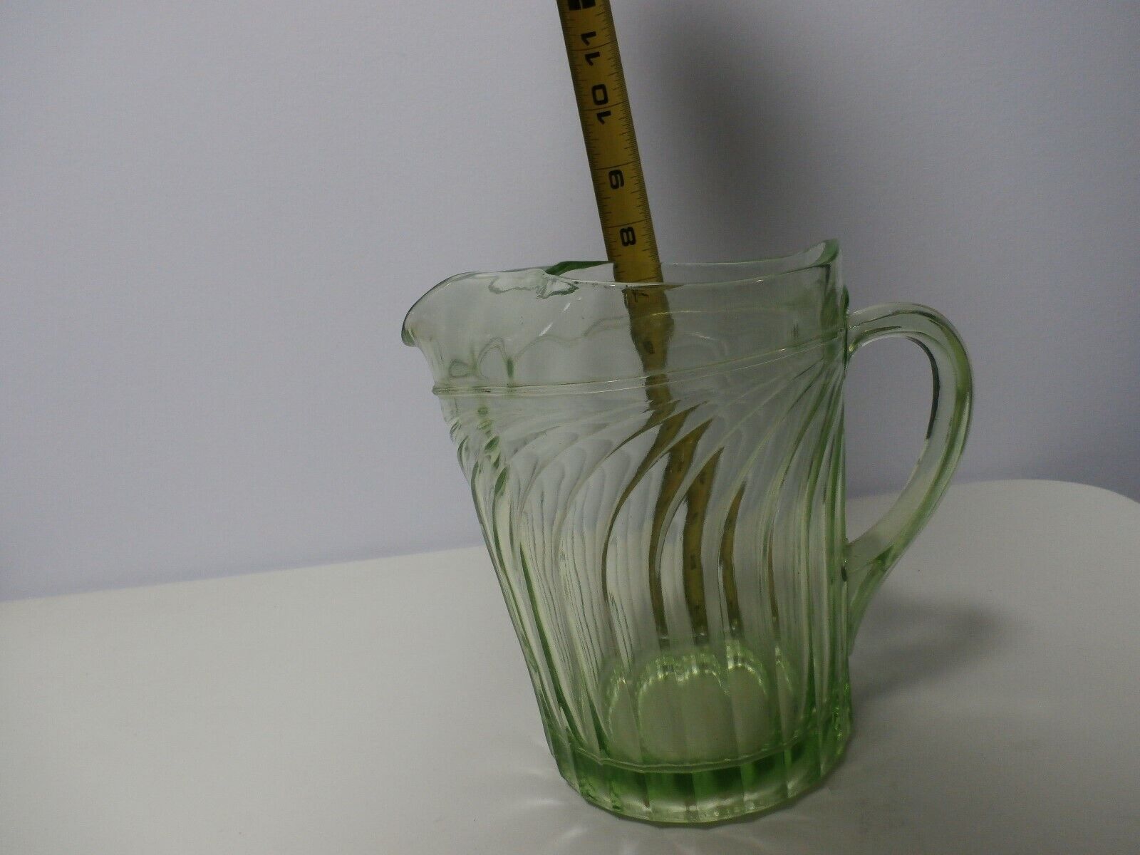 Large Vintage Uranium Green Glass Ribbed Wave Swirl Pitcher With Ice Lip Popularny