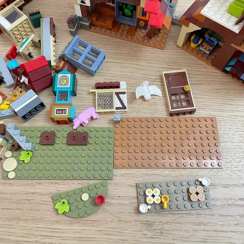 LEGO -  Harry Potter: Attack on the Burrow (75980) - House Only - Picture 3 of 4