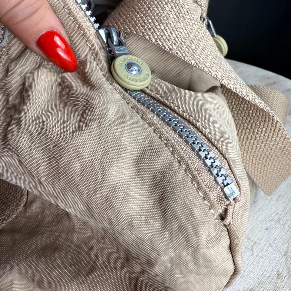 Bolso Mensajero Bandolera Arte KIPLING Beige Vintage Impermeable Nailon Arrugado Y2K Foto 4 de 4