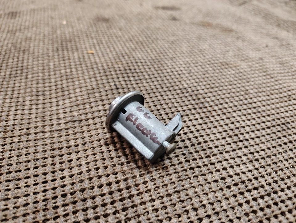 Buick Wildcat GS Electra 225 1966 1967 LeSabre caja de guantes cierre pestillo #2 Foto 3 de 4